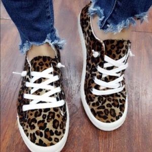 Leopard canvas shoes